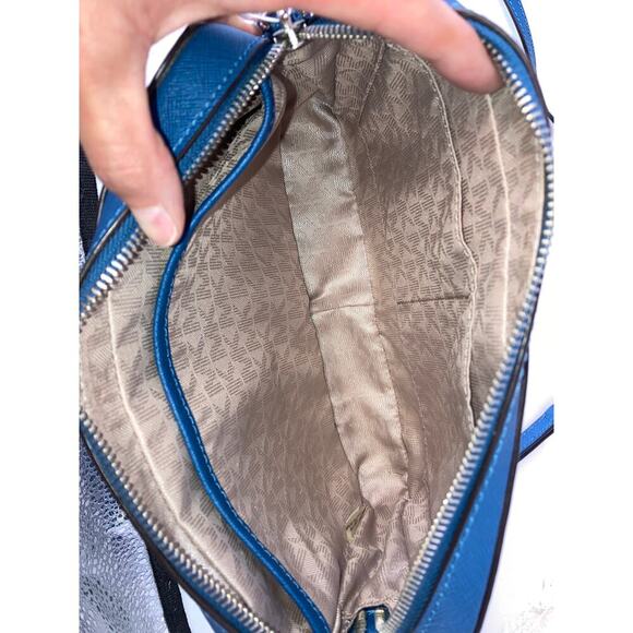 MICHAEL KORS, SMALL BLUE SAFFIANO LEATHER CROSSBODY BAG - Picture 13 of 16